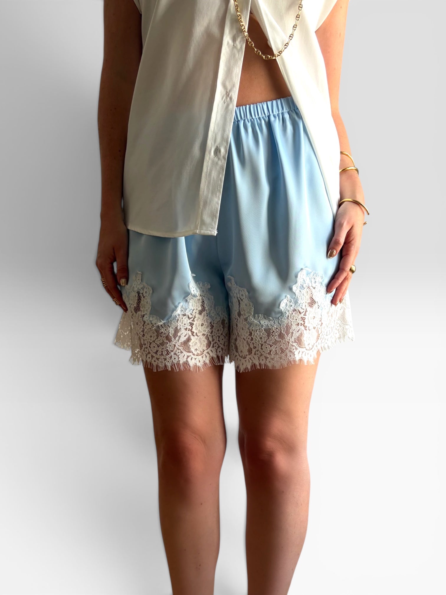 SHORT GIRLY