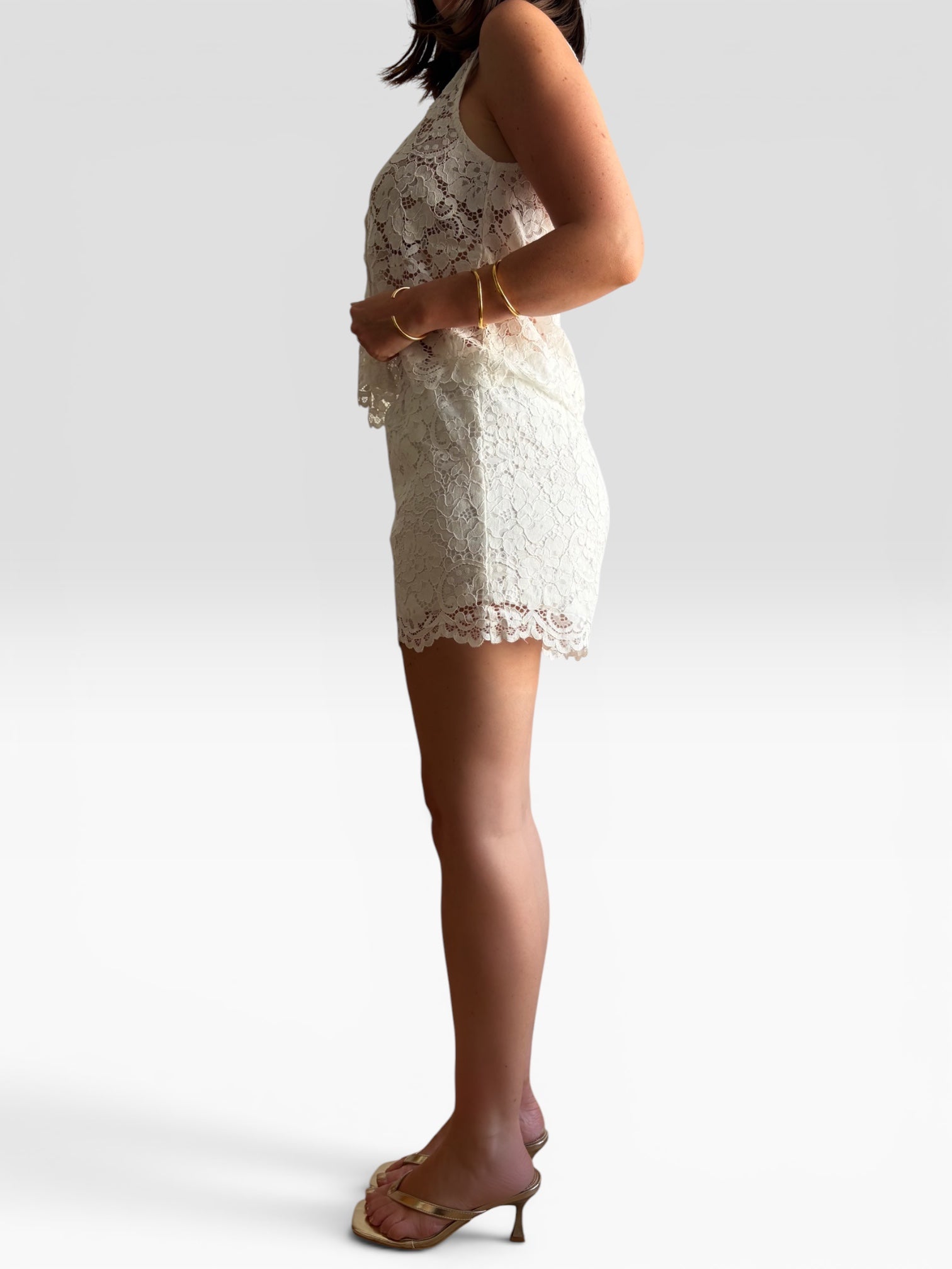 SHORT LADY