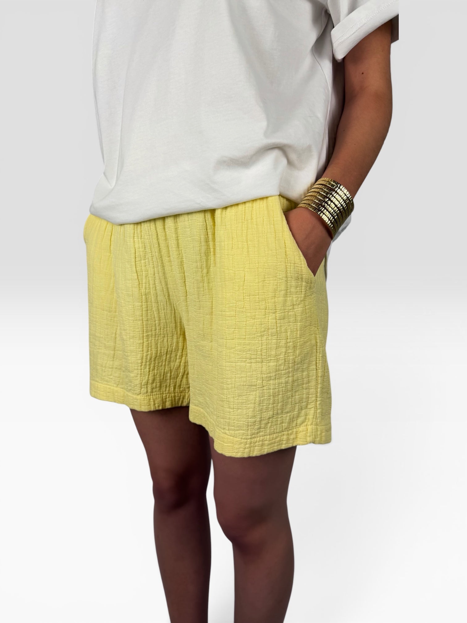 SHORT ANITA