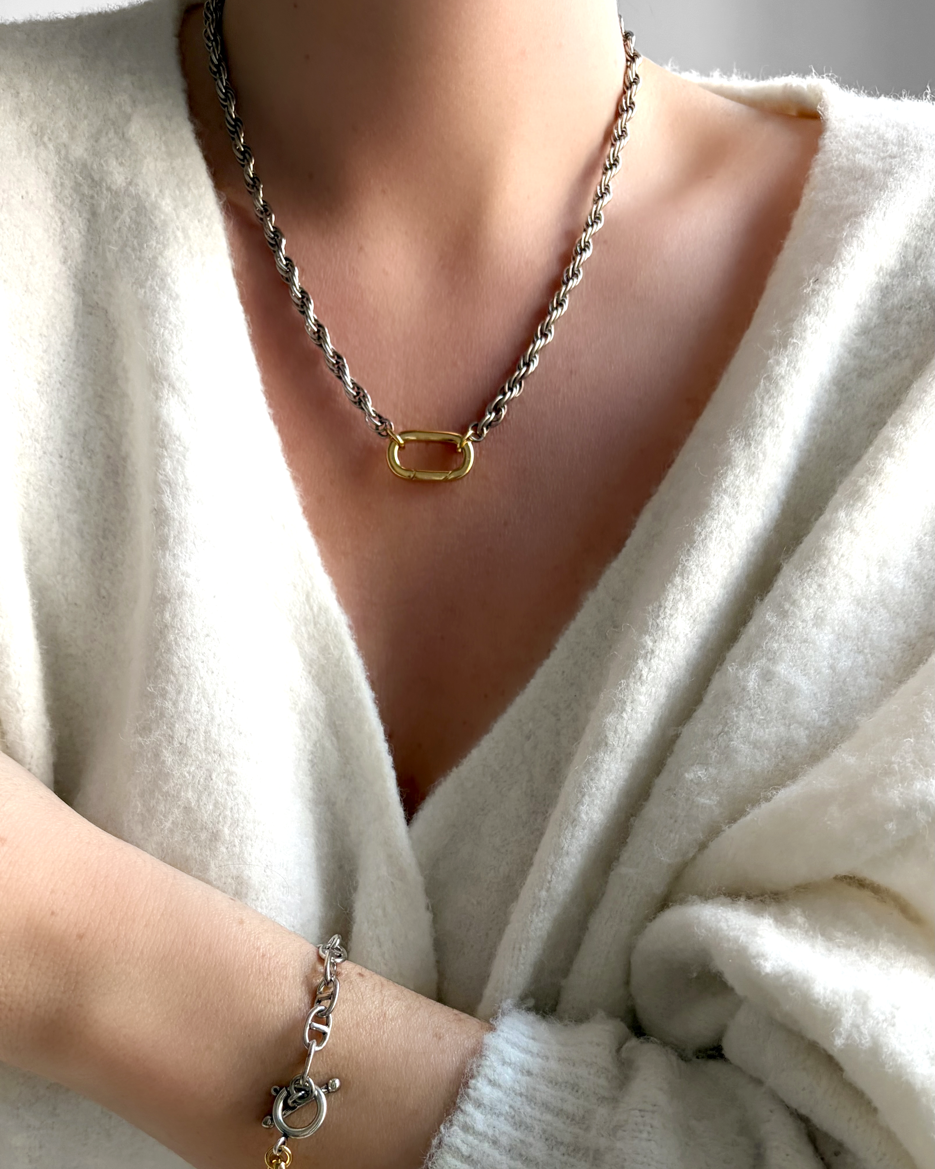 COLLIER LINA