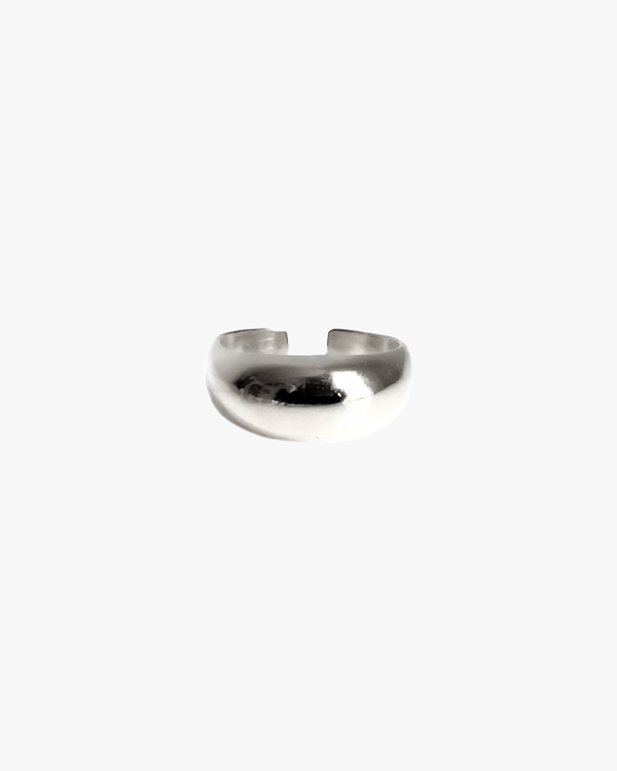 Bague ajustable HELLES modèle Kali en laiton argenté patiné au design minimaliste et bombé