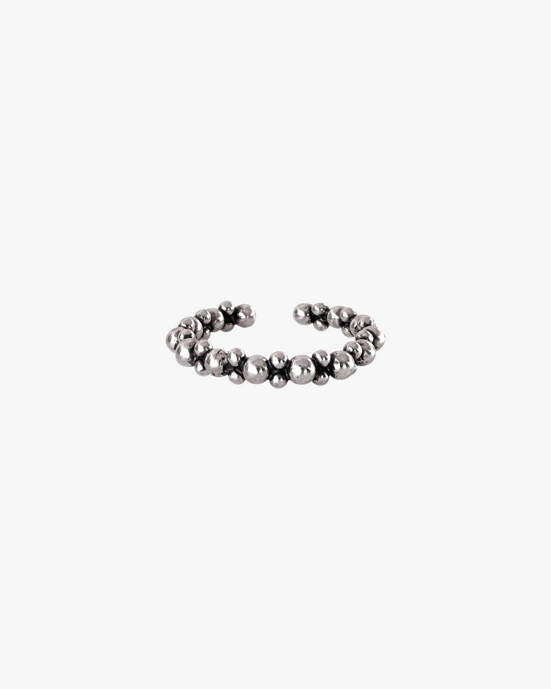 Bague ajustable HELLES en laiton argenté patiné ornée de petites perles métalliques, style bohème chic.