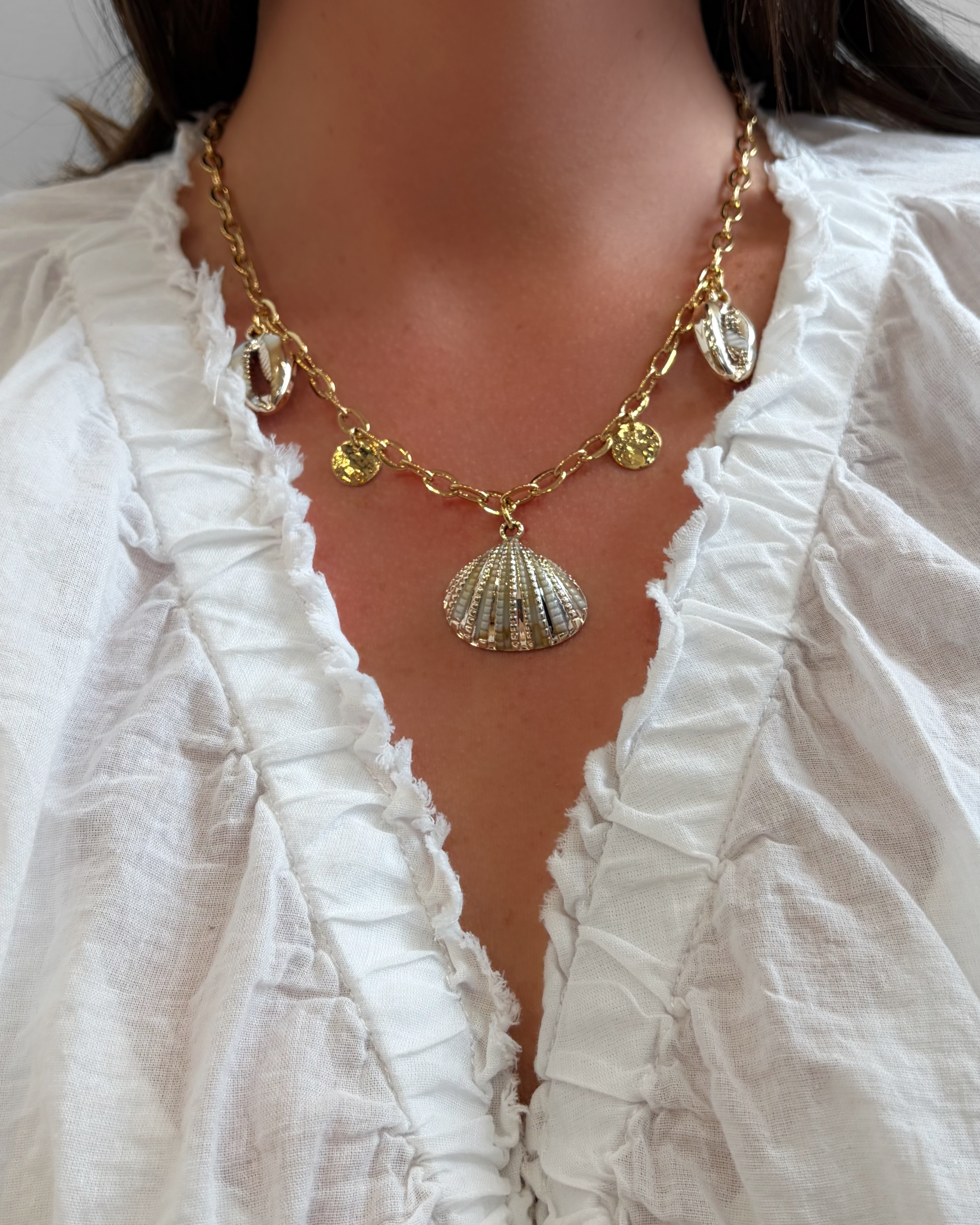 COLLIER SHELL