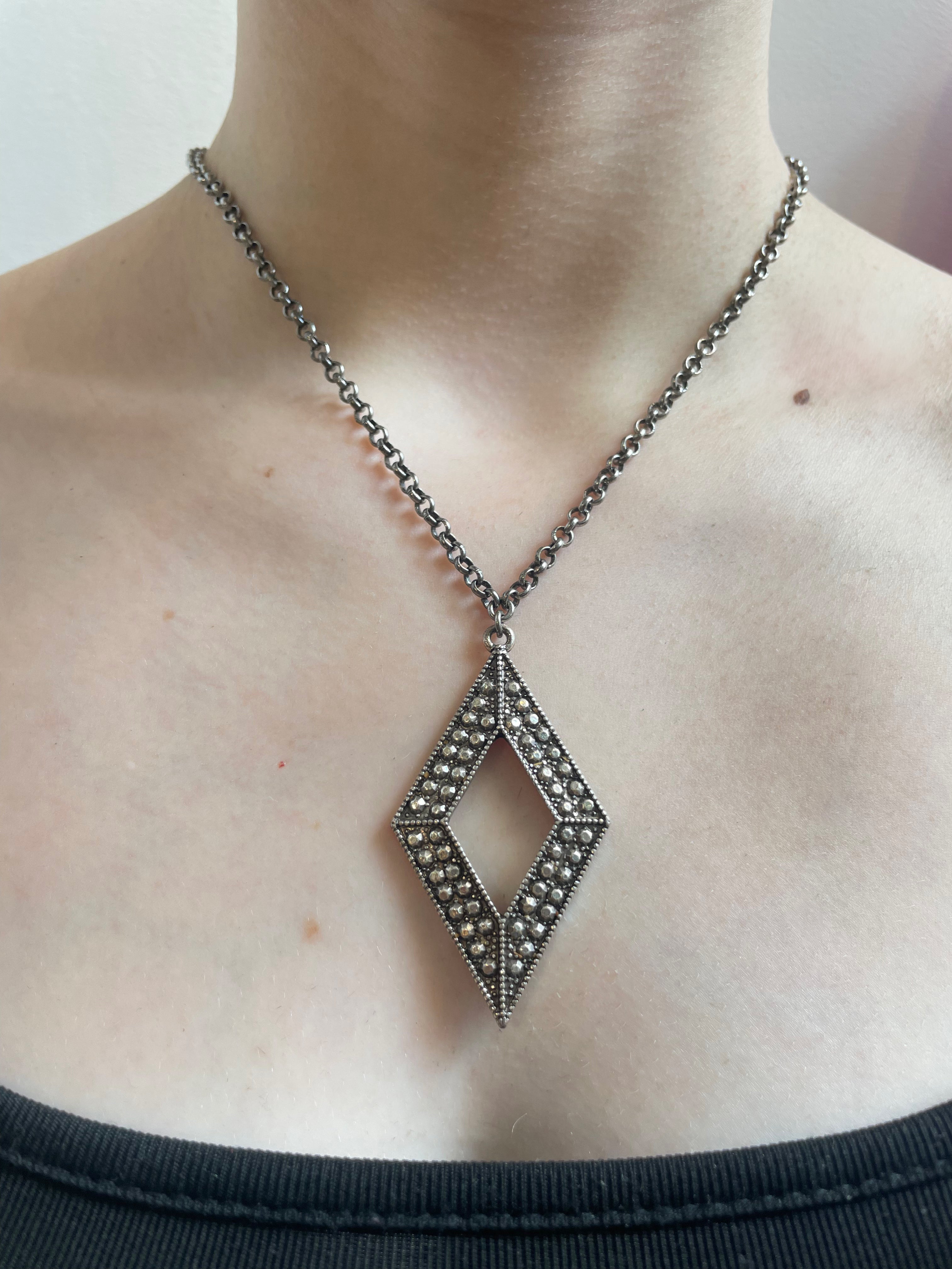 COLLIER LOSY