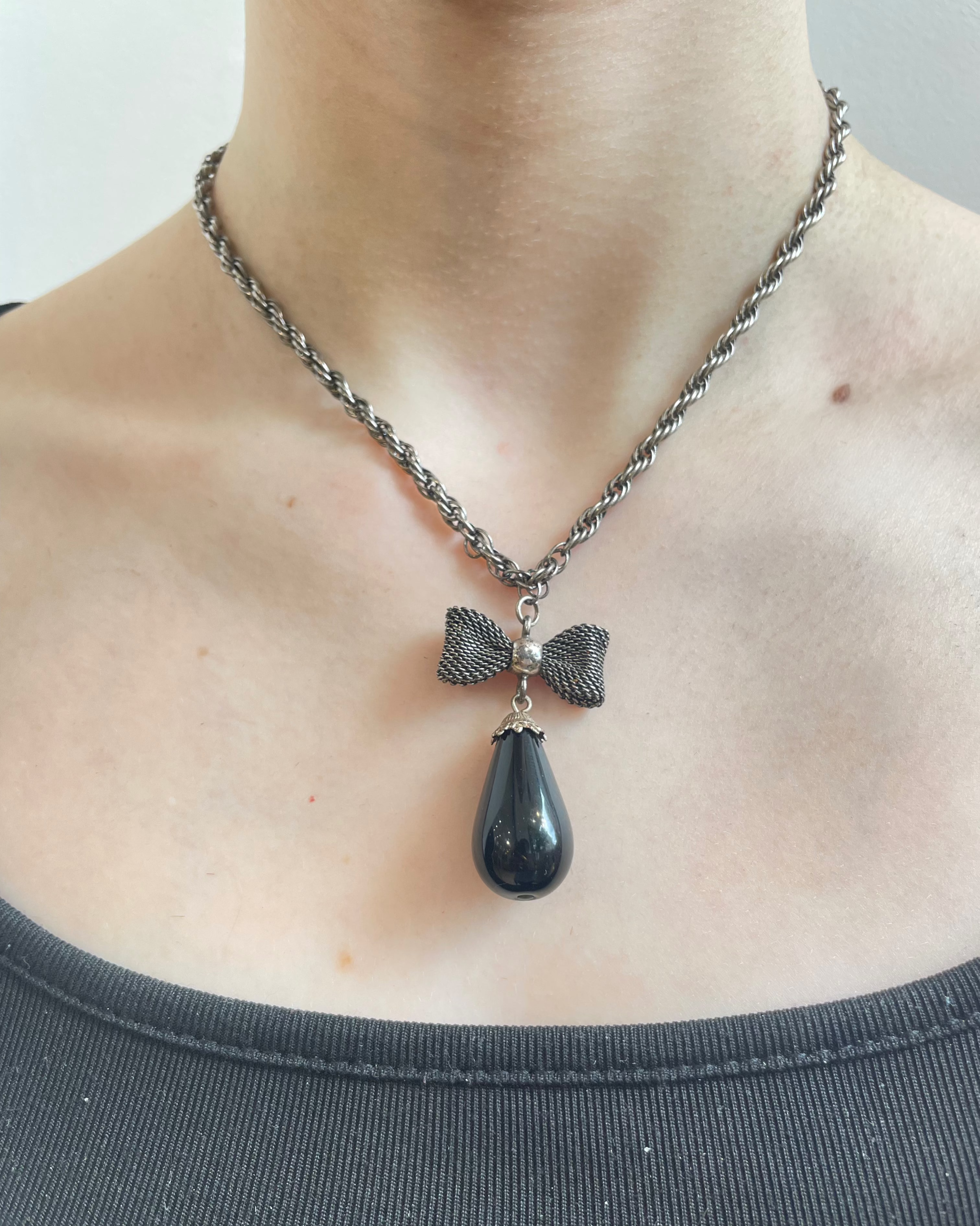 COLLIER NOEUD PIERRE