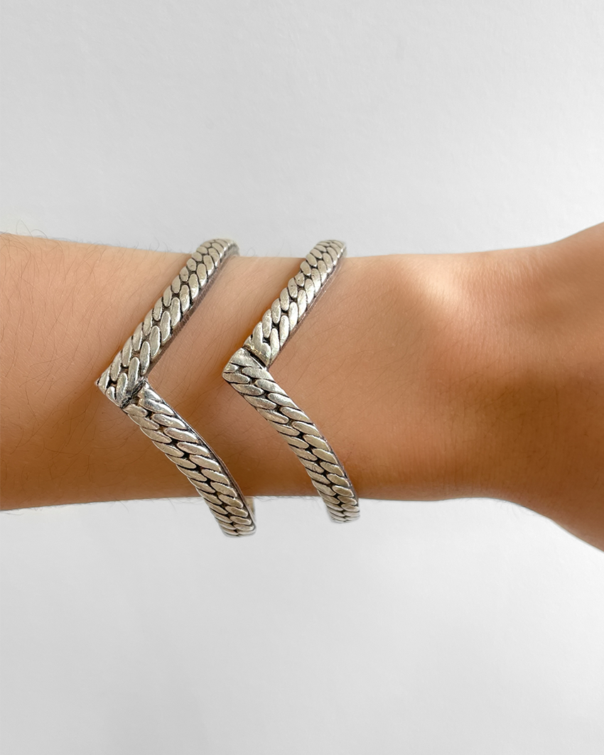 2 POINTED CUFF