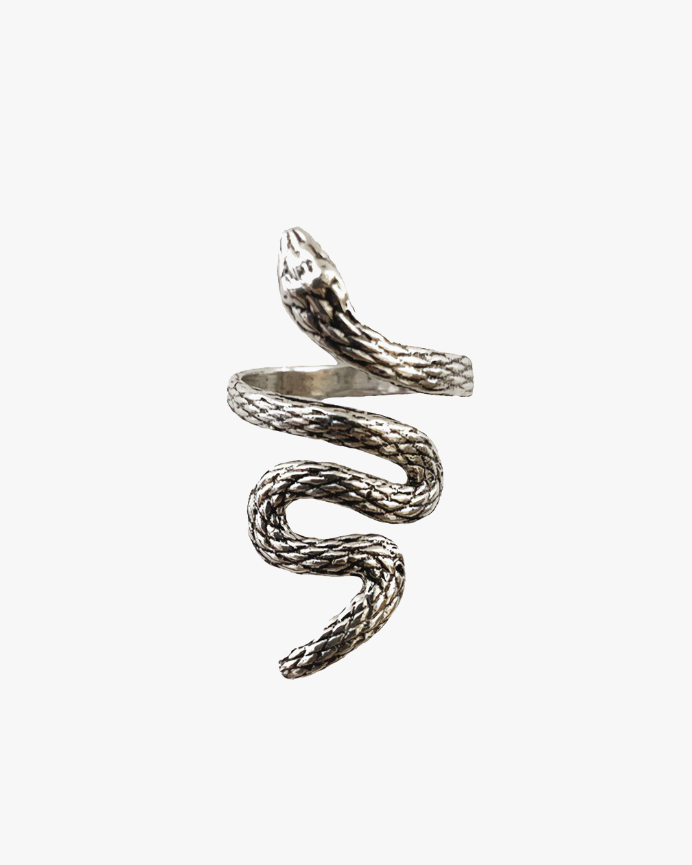 Bague ajustable HELLES modèle Boa en laiton argenté et patiné avec un design de serpent texturé de 4 cm de hauteur.
