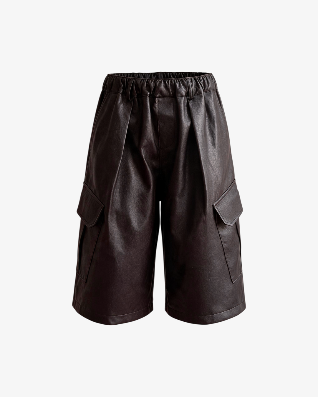 Bermuda Joe de HELLES en similicuir marron foncé avec taille élastique et poches cargo latérales