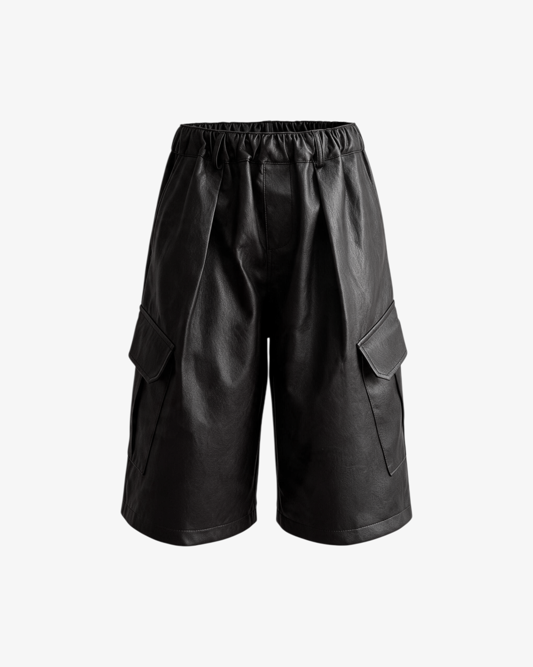 Bermuda Joe de HELLES, short cargo noir en similicuir avec taille élastique et poches latérales à rabat