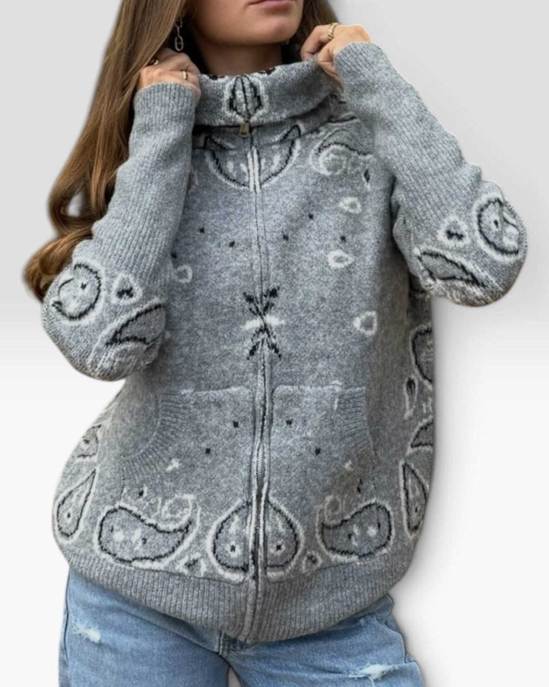 Gilet Sioux HELLES gris à motif bandana, col montant zippé en maille douce laine et polyamide avec poches avant.