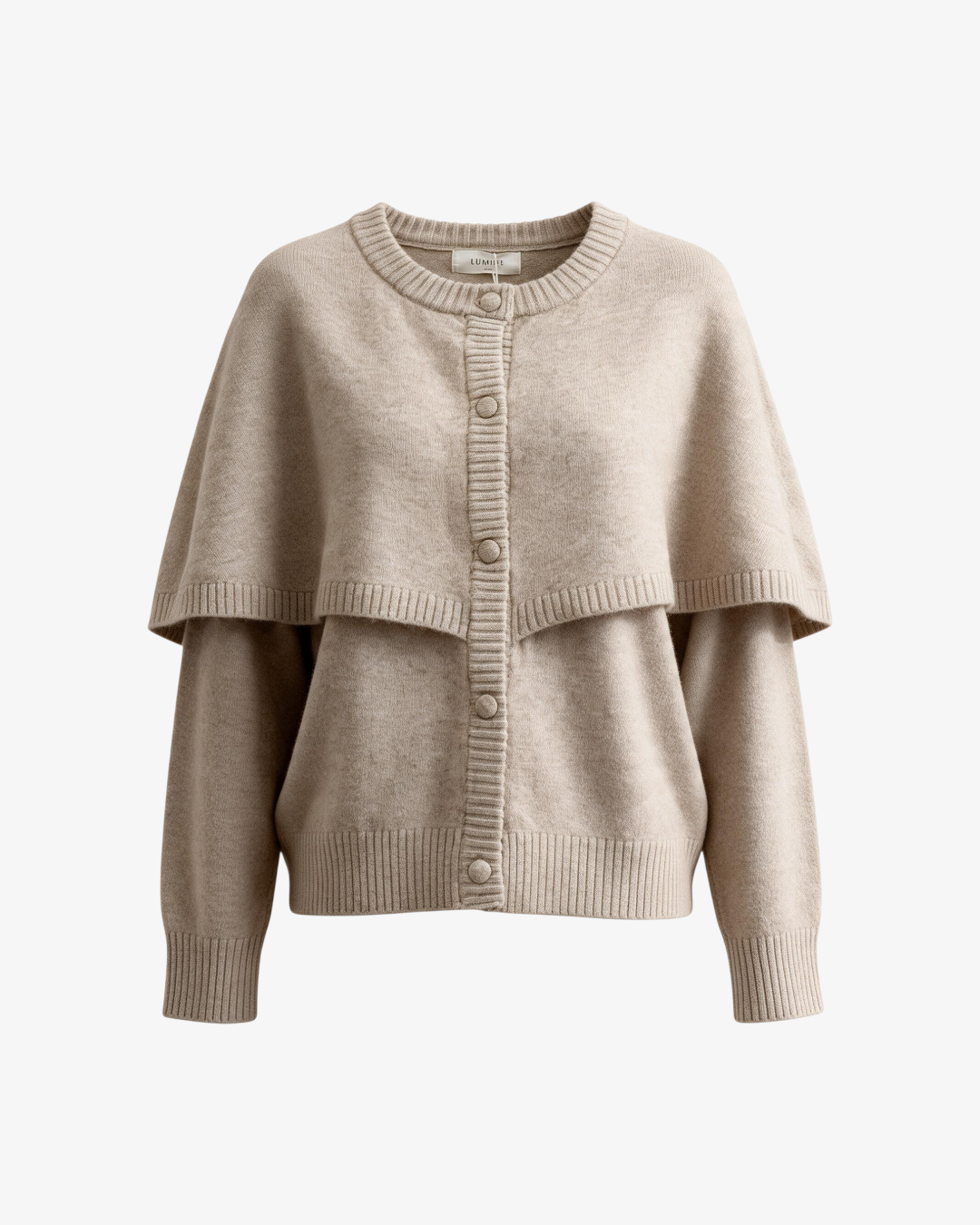 Pull cape HELLES beige en maille douce avec boutonnage frontal et empiècement style cape
